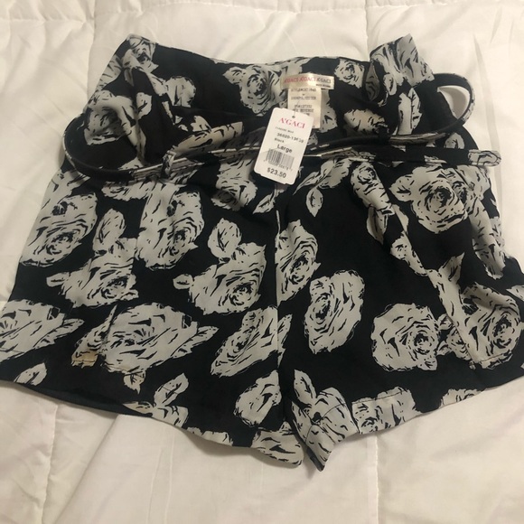 Cute floral shorts - Picture 2 of 2